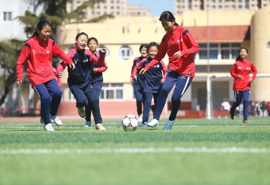 青少年足球特色学校覆盖面扩大,校园足球普及率大幅提升的简单介绍 青少年足球特色学校覆盖面扩大,校园足球普及率大幅提升的简单介绍