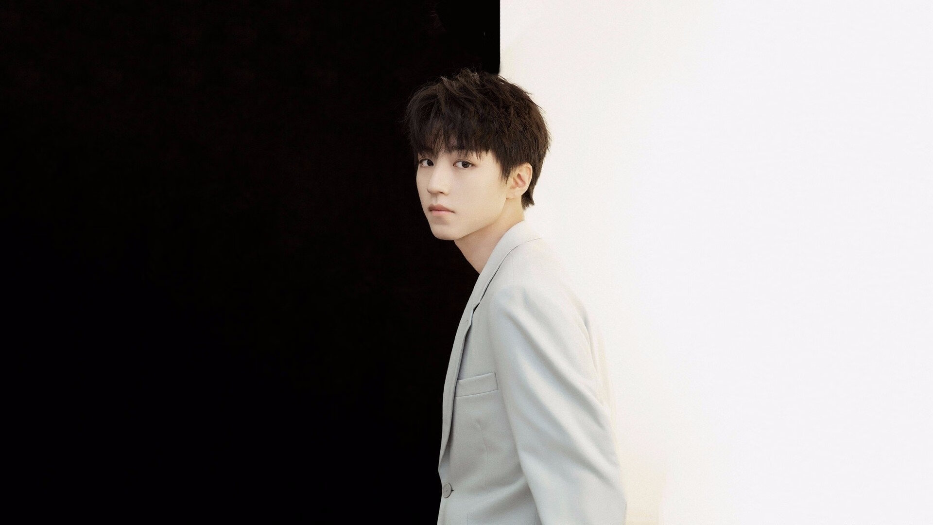 《CS_GO极速对垒,现场气氛火爆点燃》,吃鸡极速对决近战