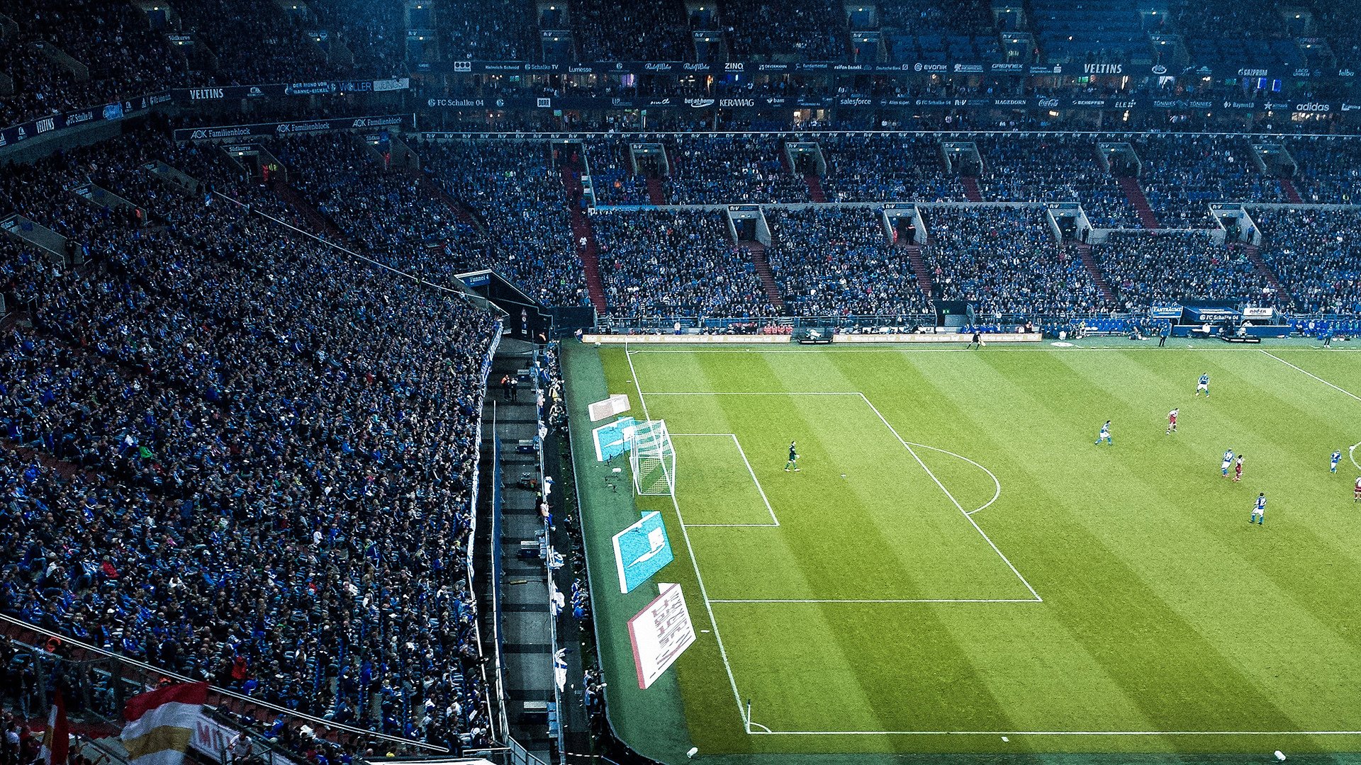 内马尔、姆巴佩、梅西三人联手的战术配合令人惊叹，内马尔姆巴佩梅西合照