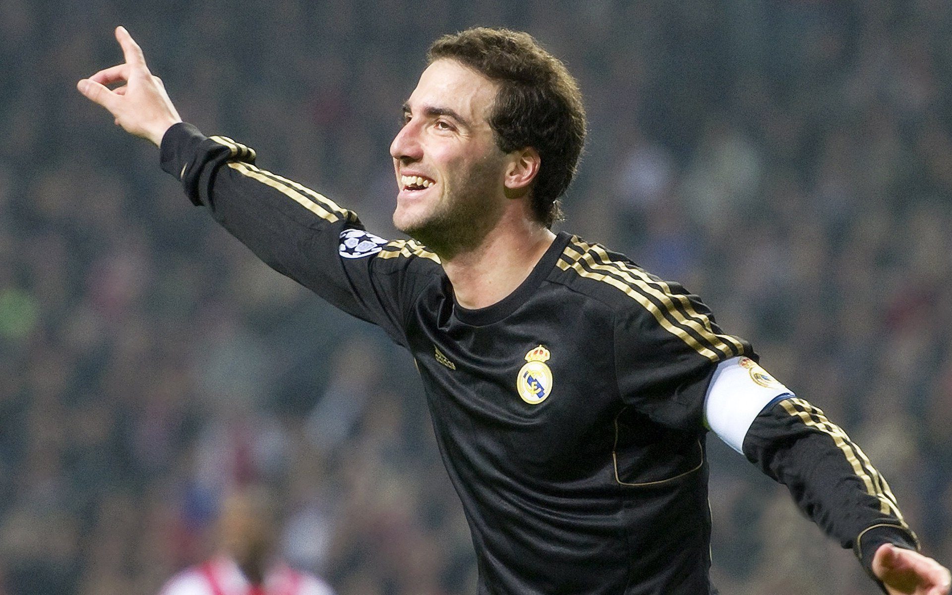 日本足球队展现强大团队合作精神，日本足球队的称号