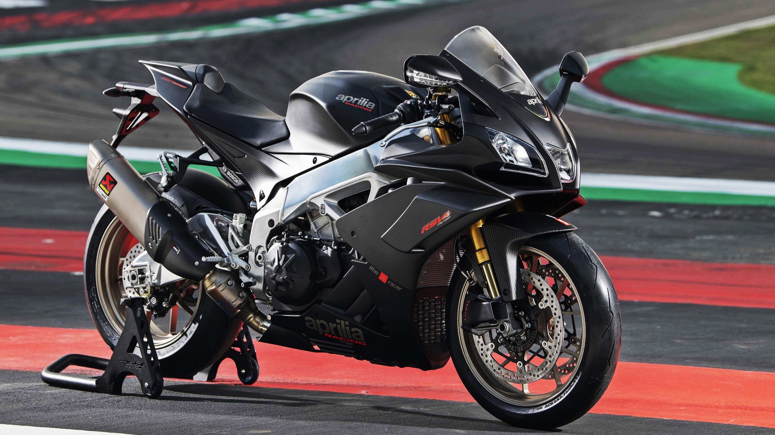 Cole Palmer决赛梅开二度引领胜利,总决赛梅奥