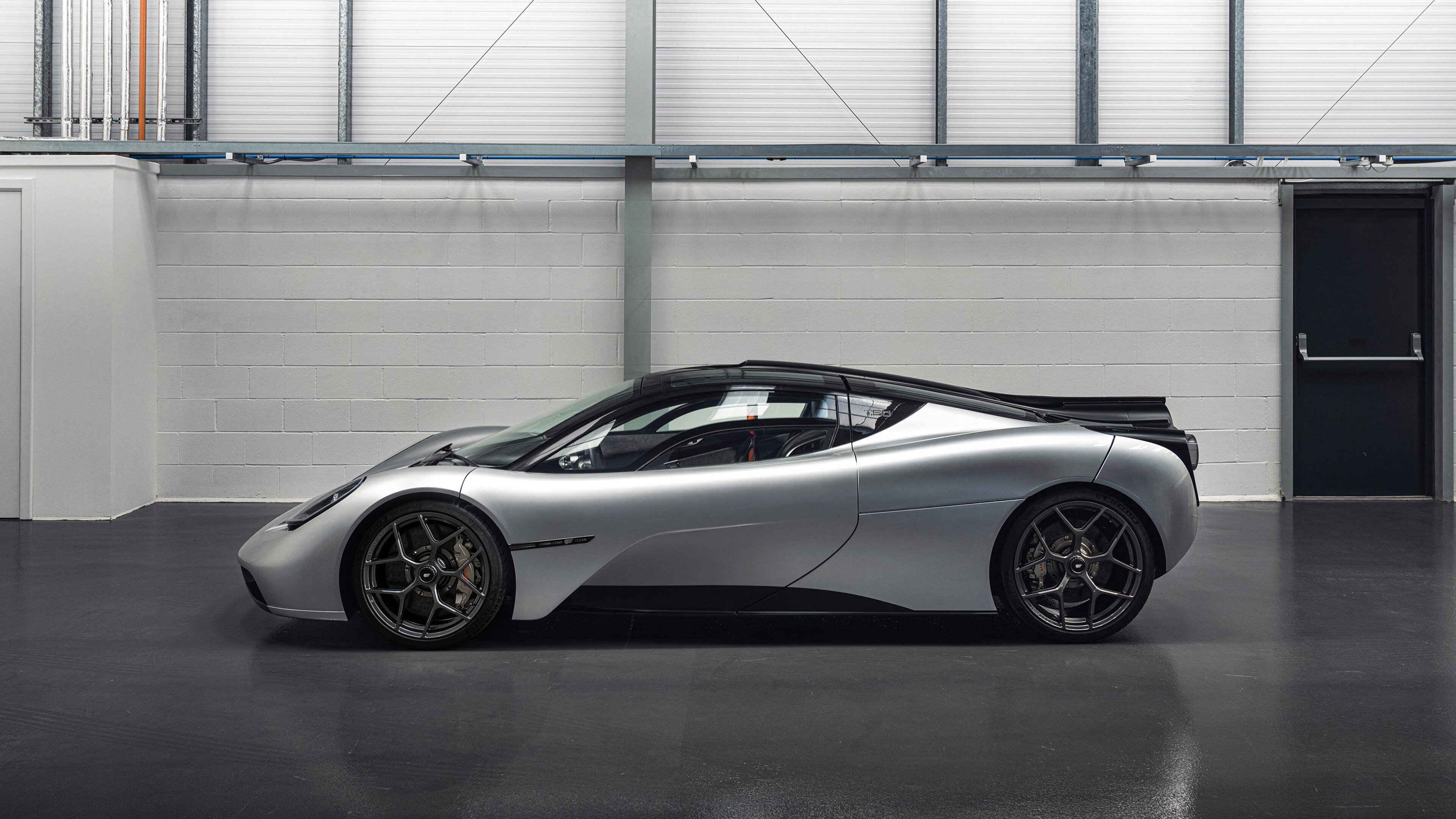 网球青少年组比赛吸引多国选手参加，青少年网球比赛规则