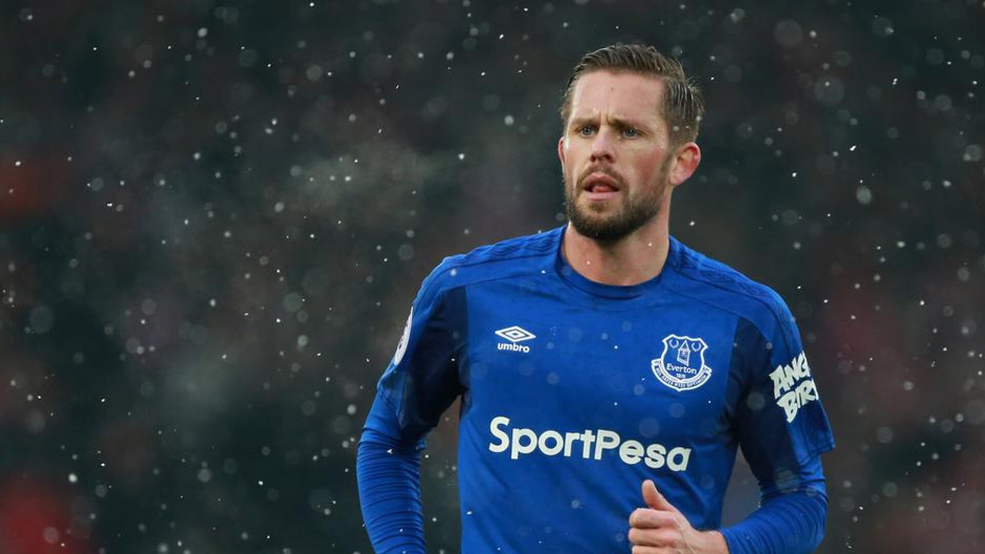 库里与高中好友重聚分享成长回忆，库里高中视频