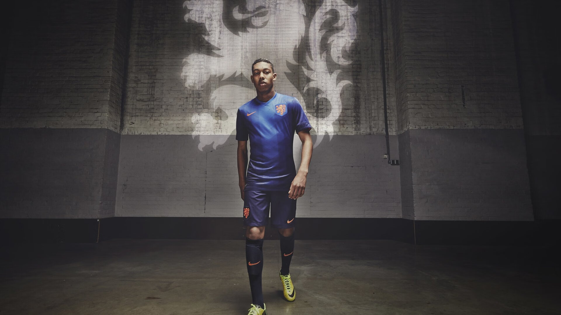 爱游戏登录-十大足球迷的奇葩行为，大众笑料！，足球球迷的搞笑